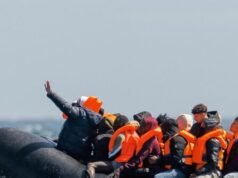 La crisi dei migranti nel canale vede 200.000 arrivi illegali, meno di 8.000 deportati