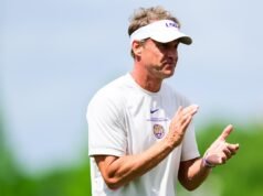 Lane Kiffin aggiunge un altro trasferimento QB mentre il figlio della leggenda della SEC si impegna alla LSU
