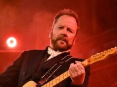 Kiefer Sutherland cancella il tour di concerti negli Stati Uniti a causa delle vendite di biglietti “molto basse”.
