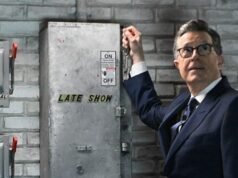 Stephen Colbert ospita lo spettacolo ad accesso pubblico del Michigan il primo giorno dopo la cancellazione del “Late Show”.