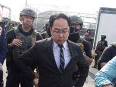 I manifestanti si scontrano con l’ICE fuori dal centro di detenzione del New Jersey; Il senatore democratico afferma di essere stato ferito dallo spray al peperoncino