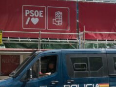 La polizia esegue un mandato presso il quartier generale del governo socialista spagnolo in difficoltà