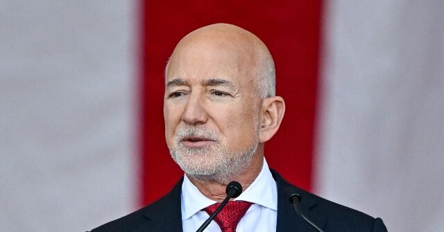 Jeff-Bezos-praises-Trump-640x335.jpg