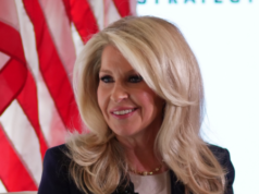 Esclusivo: l’ambasciatrice Monica Crowley: l’incontro UFC nel giorno del compleanno di Trump sarà “la cosa più straordinaria”