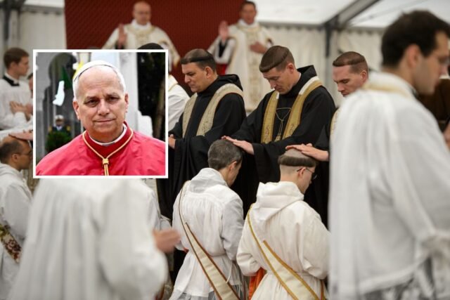 Pope-Leo-and-SSPX-members.jpg
