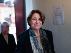 La senatrice Klobuchar non menziona le truffe fraudolente in Somalia quando pubblicizza l’audit del Minnesota se diventa governatrice