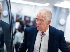 Il senatore Tillis sollecita il Senato ad annullare l’ICE e il voto della polizia di frontiera per promuovere la candidatura alla rielezione di Cornyn