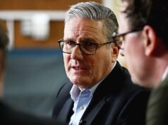 Starmer sull’orlo del baratro: il primo ministro britannico lotta per la sopravvivenza mentre il partito batte alle elezioni locali