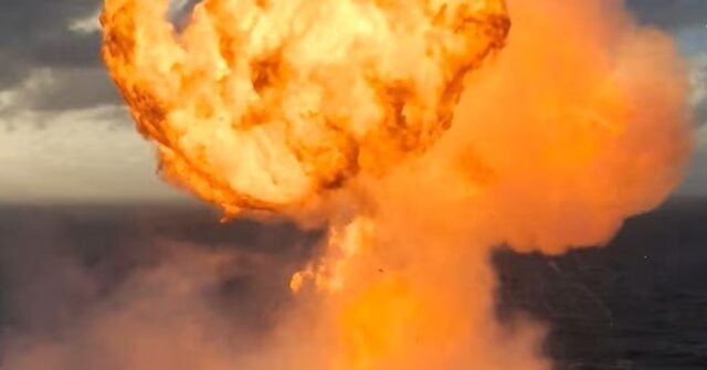 SpaceX-explosion-in-ocean-640x335.jpg