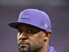 Gli avvocati di Brian Flores citano 25 squadre della NFL come parte di una causa per discriminazione razziale