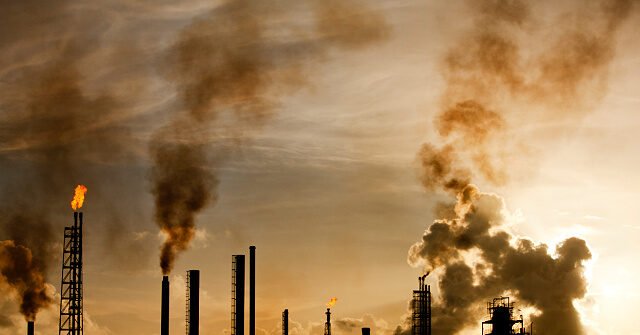 Venezuela-Oil-Refinery-stock-gettyimages-640x335.jpg