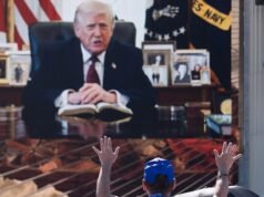 “Ridedicare la nostra nazione a Dio”: il raduno di preghiera sostenuto da Trump aiuta i veri credenti