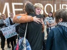 “Sono infuriato”: la famiglia chiede risposte a Israele, incontrando il Primo Ministro mentre gli attivisti arrivano a casa