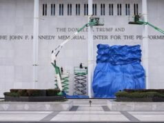 Il giudice ordina a Trump di rimuovere il suo nome dal Kennedy Center di Washington