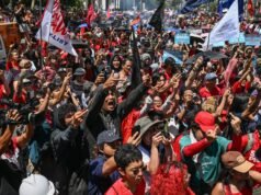 Manifestazioni in corso mentre i lavoratori si riuniscono per la Giornata internazionale del lavoro