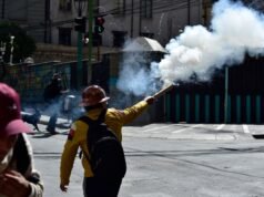 Scontri mentre i manifestanti alleati di Morales marciano sulla capitale boliviana