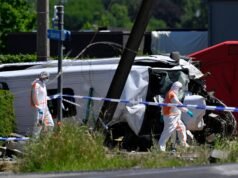 Quattro persone uccise dopo che un minibus si è scontrato con un treno in Belgio