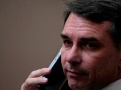 Il brasiliano Flavio Bolsonaro incontra Trump nel mezzo di una travagliata candidatura presidenziale