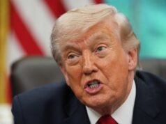 Trump promette di mantenere la pressione sull’Iran attraverso un blocco “incredibile”.