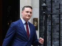 Wes Streeting lascia la carica di ministro, aprendo la strada alla sfida a Starmer