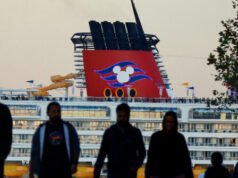 La Disney controlla i danni dopo che diversi membri dello staff sono stati arrestati su una nave da crociera per una massiccia ondata di pornografia infantile