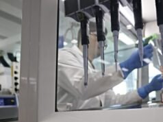 Scienziati britannici che lavorano sul vaccino contro l’Ebola basato sul vaccino AstraZeneca Covid-19 Jab