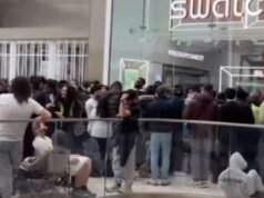 Perché folle enormi si sono radunate fuori dai negozi di orologi in tutto il mondo