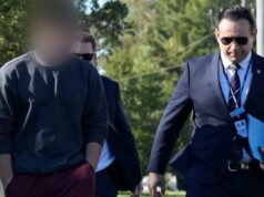 Uomo accusato di aver rubato la macchina fotografica della vittima dell’attacco terroristico di Bondi