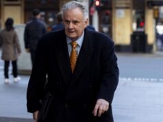 Latham evita di mandare in onda i panni sporchi in tribunale mentre la denuncia per abuso dell’ex è caduta