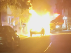 I residenti sono stati svegliati dalle esplosioni dopo le bombe incendiarie delle auto