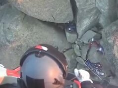 Salvataggio a rischio di morte dopo che uno scalatore è caduto per otto metri su una vetta remota