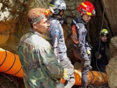 Gara per salvare sette persone intrappolate in una grotta allagata in Laos
