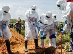 I casi sospetti di Ebola superano i 900 mentre scoppia la violenza in Congo