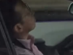 Sembra che l’uomo si sia addormentato mentre guidava su un’autostrada principale