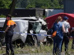Bambini uccisi nello schianto del treno contro il minibus della scuola