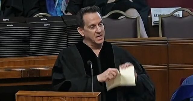 jeremy-scott-commencement-speech-640x335.jpg