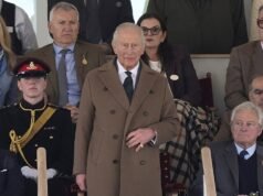 Re Carlo è “scioccato e rattristato” per la morte “inspiegabile” del soldato durante una fiera equestre a cui ha partecipato