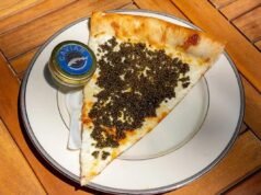 La pizzeria di Filadelfia vende fette da 55 dollari condite con caviale, servite su un piatto d’oro con un cucchiaio ricordo
