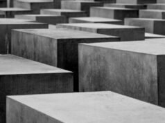 La polizia di Berlino arresta un presunto complice nell’accoltellamento al Memoriale dell’Olocausto