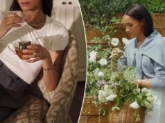 Meghan Markle abbina una collana di diamanti da $ 63.000 con una maglietta bianca nelle nuove foto promozionali di As Ever