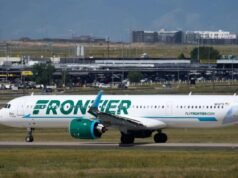 Aereo della Frontier Airlines colpisce e uccide una persona sulla pista dell’aeroporto di Denver: rapporto