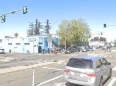 3 morti, più feriti dopo che il conducente si è schiantato contro auto e pedoni a Oakland: funzionari