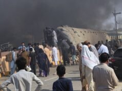 Un’esplosione suicida mortale squarcia la linea ferroviaria del Pakistan, uccidendo almeno 23 persone