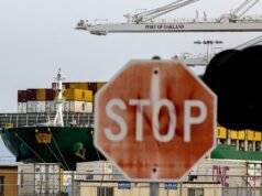 La corte americana sospende la decisione di bloccare la tariffa globale del 10% di Trump