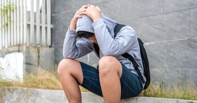 sad-teenage-boy-640x335.jpg