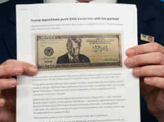 Impilare quelle banconote Trump da 250 dollari