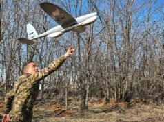 “Un nuovo tipo di guerra”: nelle fabbriche nascoste dell’Ucraina che producono droni da combattimento in serie