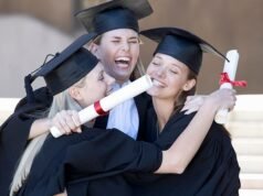 L’università è uno spreco di soldi? La metà dei laureati guadagna meno del salario medio cinque anni dopo aver lasciato il paese, tra gli avvertimenti sui “titoli di trappola del debito”