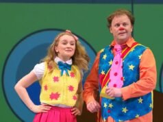 Il signor Tumble è sempre felice e contento: il “maniaco del lavoro” della TV per bambini Justin Fletcher, 55 anni, si sistema con la fidanzata co-protagonista Samantha Dorrance, 34 anni, dopo 20 anni passati a rifiutare proposte di matrimonio da fan innamorati