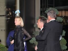 La moglie di Ant McPartlin, Anne-Marie, debutta con nuovi glamour capelli a caschetto mentre mostra un accenno del reggiseno in un audace abito di pizzo scollato